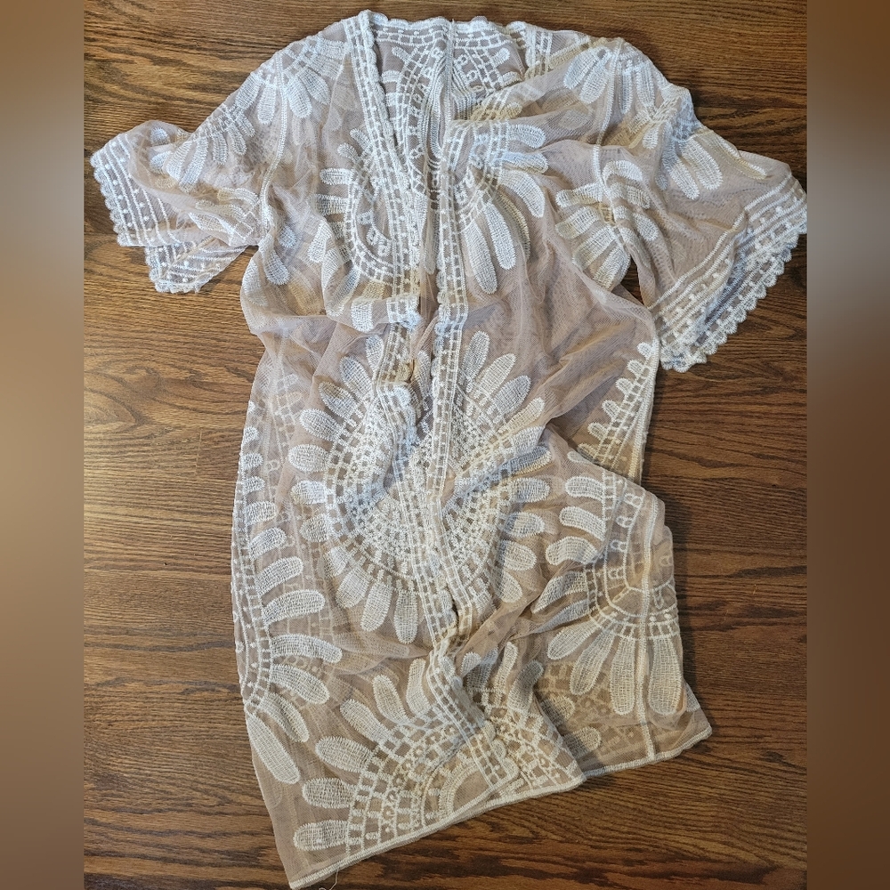 Sheer White & Tan Lace Kimono